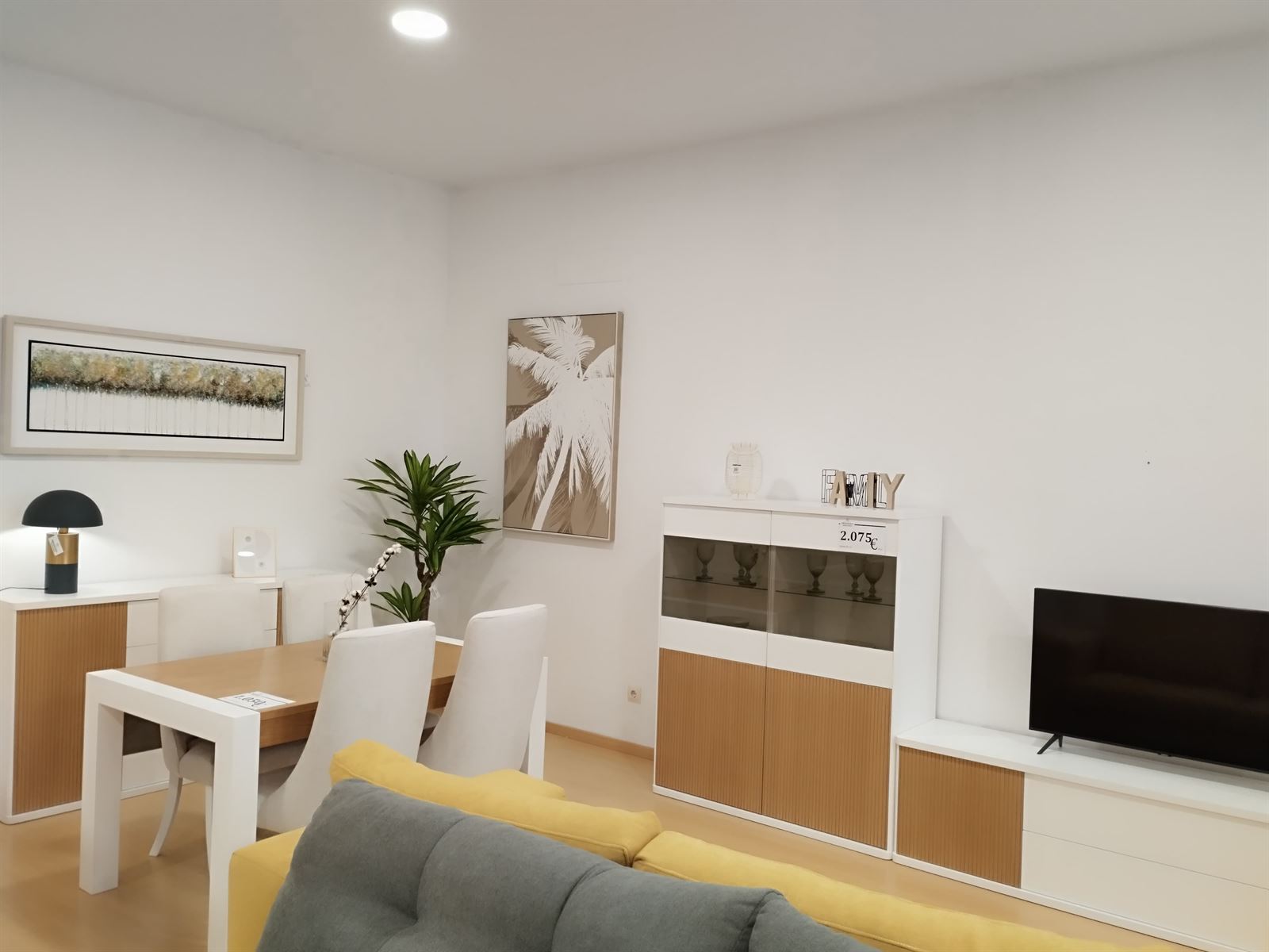 Salón lacado en blanco - Imagen 1